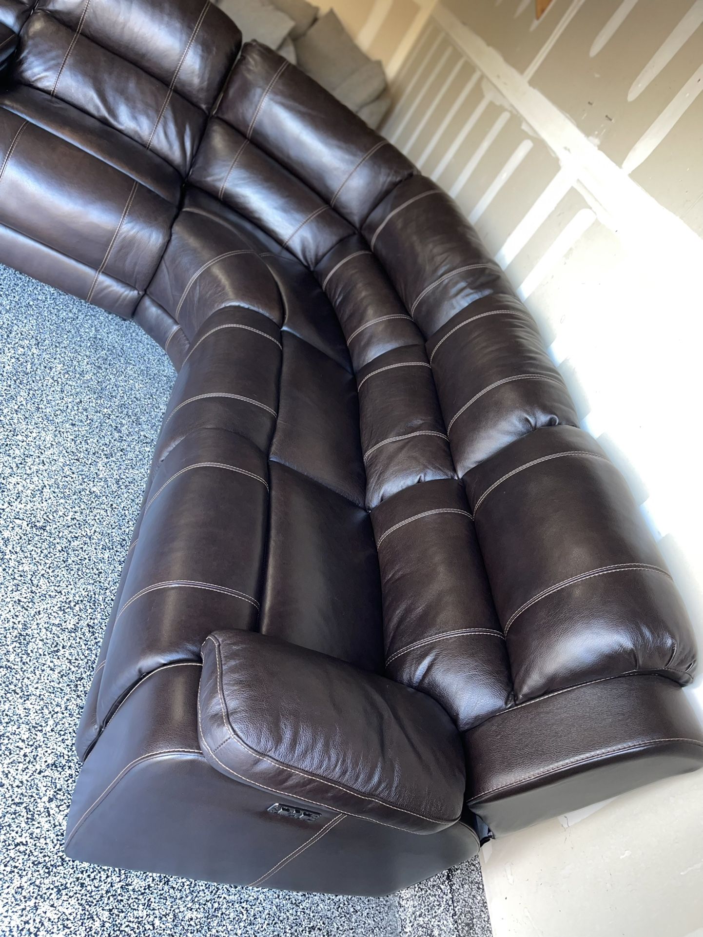 (NEW)Dunhill 3piece Leather Power Reclining Sectional with Power