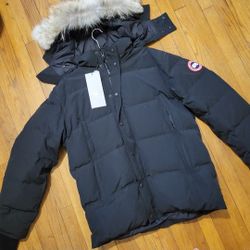 CANADA GOOSE! SMALL