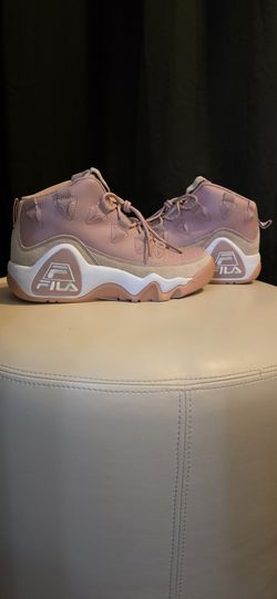  a Fila Grant Hill 1 women's shoe in the "Peach" 