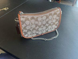 Coach Signature Swinger bag