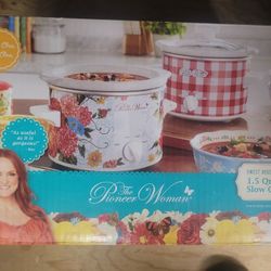 Brand New Set Of 2 Pioneer Women 1.5qt Slow Cookers