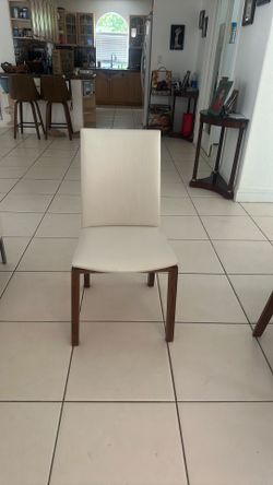 Elegant Dining Room Chairs – Excellent Condition