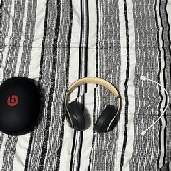Beats Studio Pro Beige And Black