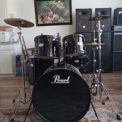 Pearl Drum Set- Slightly Used 