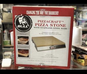 Brandnew pizza stone with stainless steel base