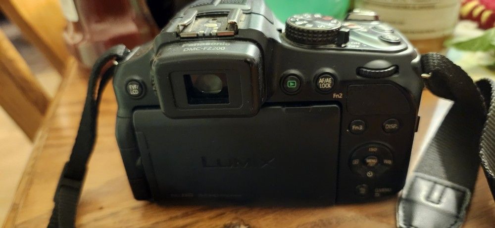 Lumix F-28 25-600 L Beatiful 140