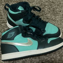 Nikes shoes Air Jordan 1 retro high, hyper jade shoes up for sale at: $360