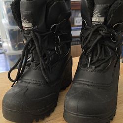 Boy's Itasca snow boots, size 2