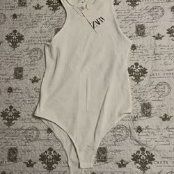 NWT Zara White Ribbed SLEEVELESS Cut Out Side Bodysuit Snap up bottom Size M