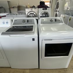 G.E Steam Gas Dryer And Washer Set In Excellent Condition 