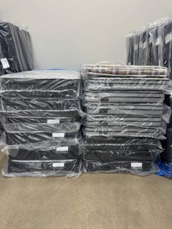 BRAND NEW MATTRESS (still in plastic)