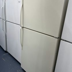Whirlpool Fully Functional Refrigerator Fridge Freezer on Top