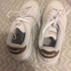 Adidas Tennis Shoes Size 8 White With Gold Table 