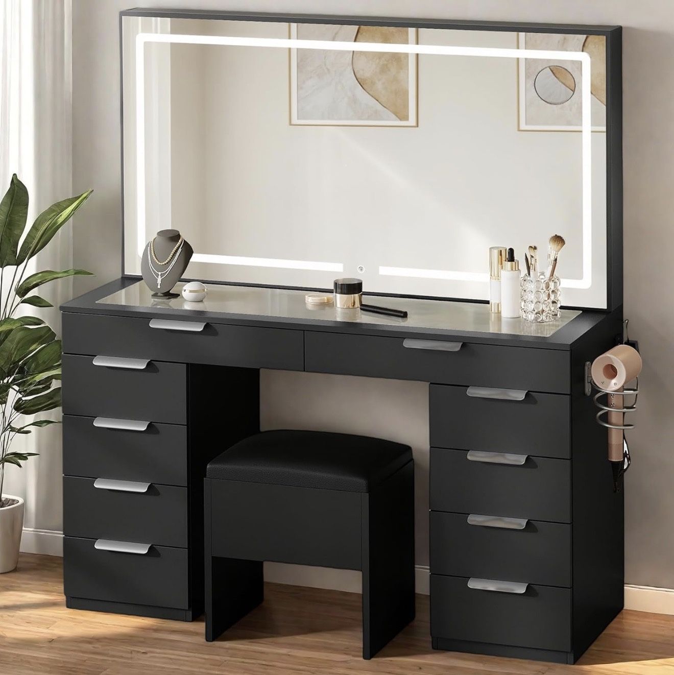 Vanity desk with mirror
