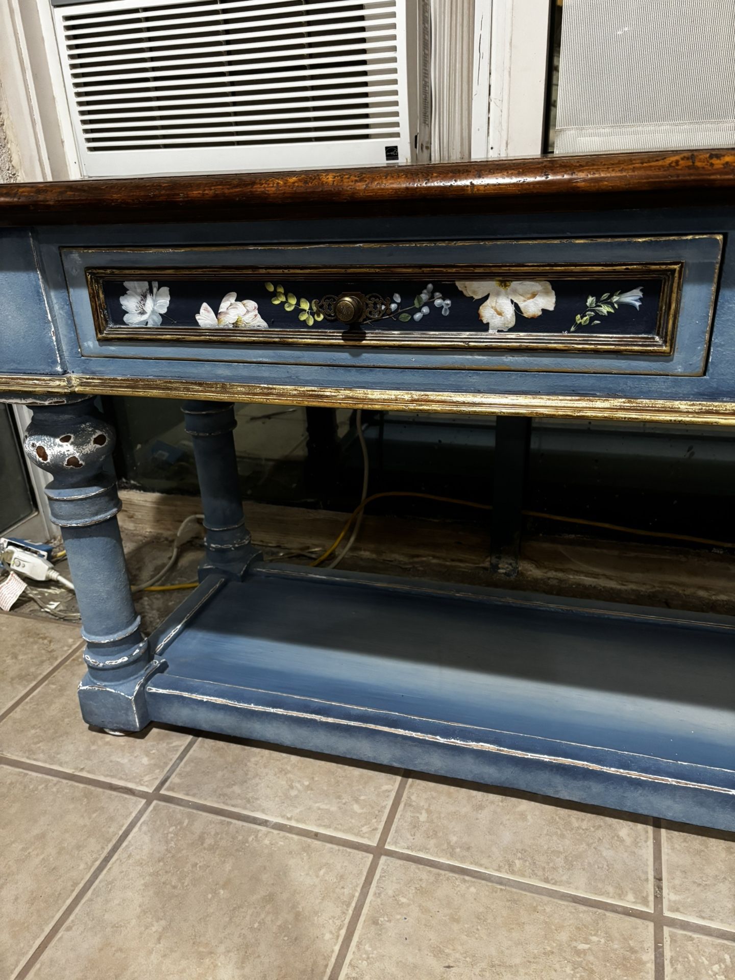 π Classic & Elegant  Hand-Painted Blue Console Table β One of a Kind Vintage Charm  πΏ Farmhouse / Cottage Style  Hand-Painted Console Table β French