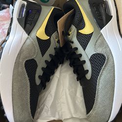 Boys Nike size 5.5 youth