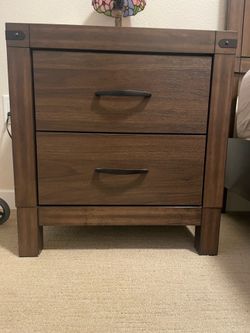 2 nightstands