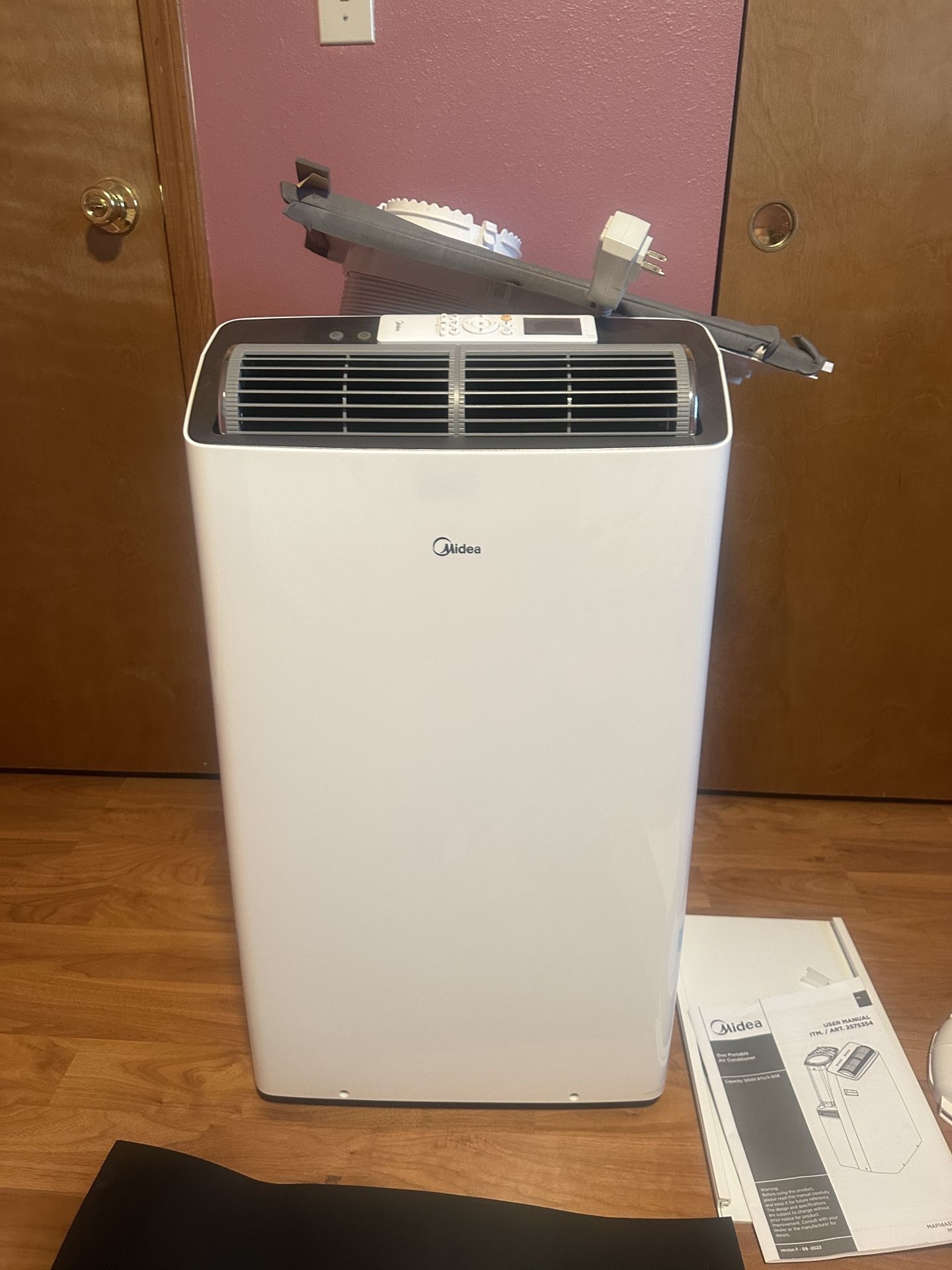 Window AC Unit (Midea)