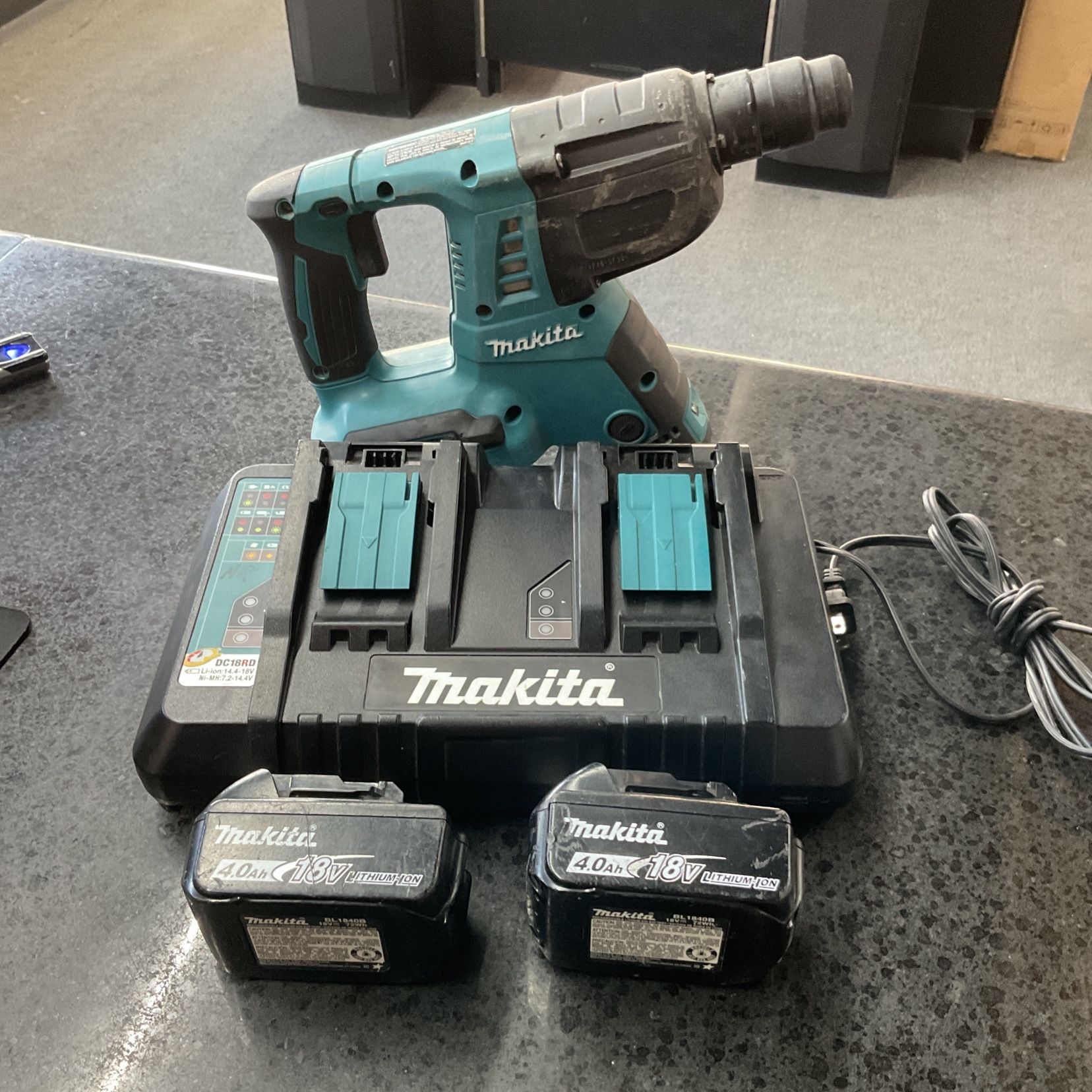 Makita xrh05 hotsell