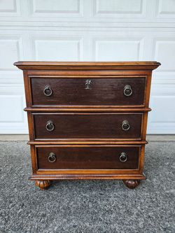 Tommy Bahama by Lexington side table / chest