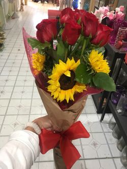 Valentines flowers bouquets and teddy bears