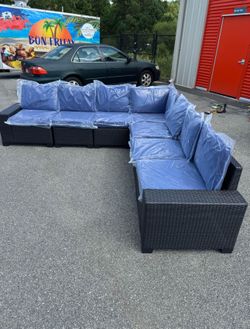Brand New OUTDOOR PATIO SET OF 7 PIECES