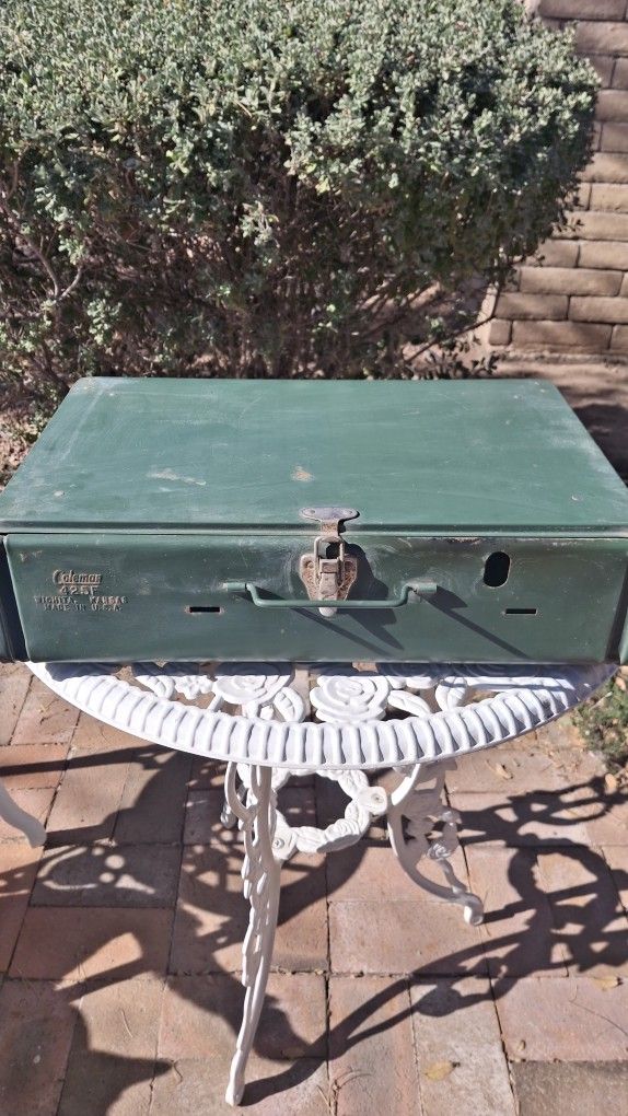 Vintage 1981 Coleman Stove