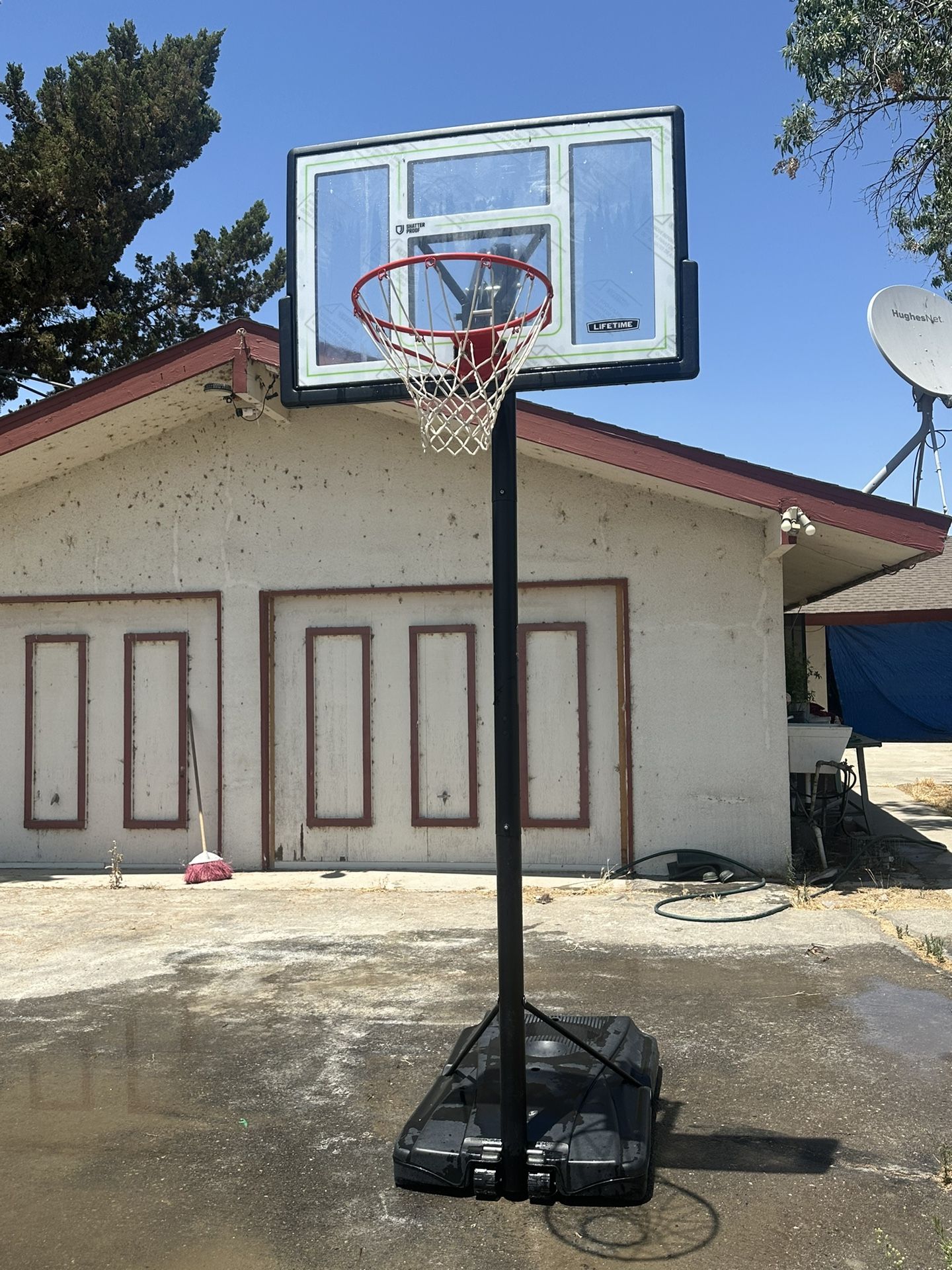 Basketball hoop