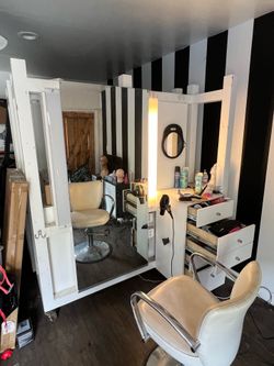 Salon Styling Station w/ Mirror, Lights & Storage Drawers – Rolling Unit