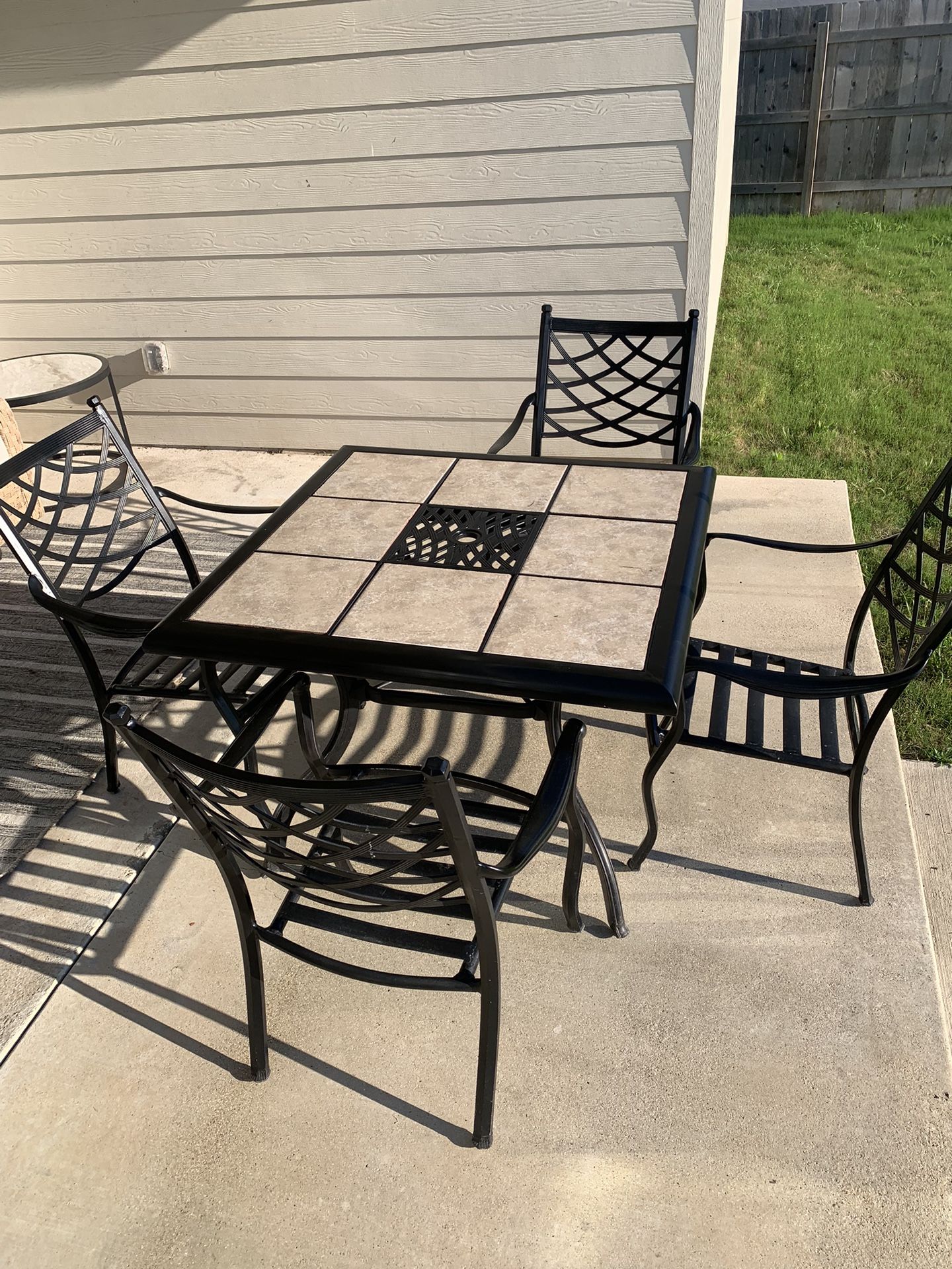 Patio table & Chairs 