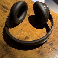 Beats Studio Pro Lightly Used