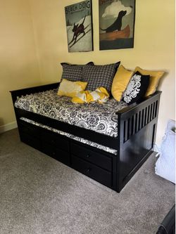 Trundle bed