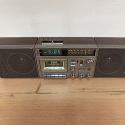 General Electric 7-4992A Wood Grain Finish Alarm Clock and Radio 