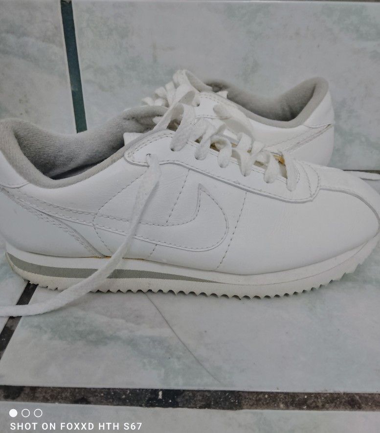 "NIKE" CORTEZ BASIC LEATHER WHITE RUNNING SNEAKERS WOMENS SIZE 7.5