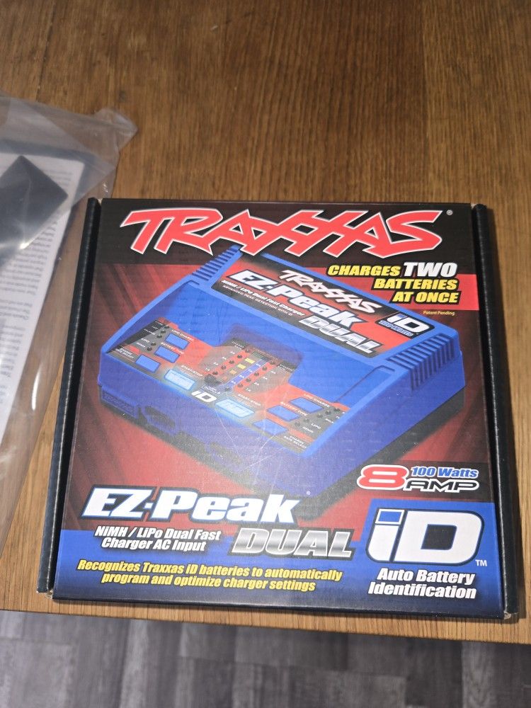 NIB  Traxxas EZ Peak Dual Charger