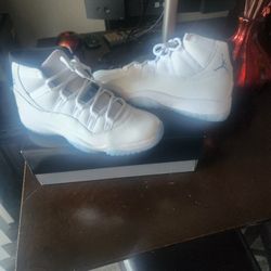 Jordan 11 "Columbia" Size 12. 