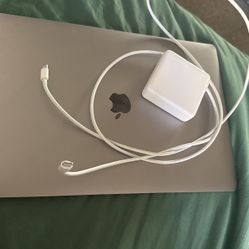 2018 MacBook Pro 13inch Screen *no Scammers* 