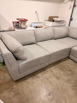 Sectional sofa/couch