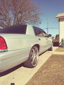 2000 crown vic
