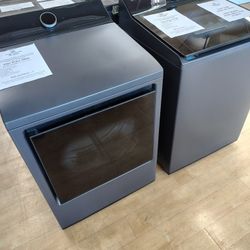 $1647 LG SMART Gas Washer Dryer Set With TurboSteam  And Reversible Dryer Door