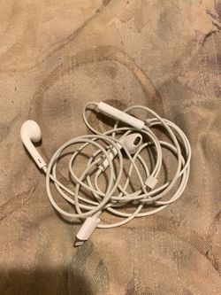 Apple headphones 🎧