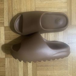 Yeezy Slide Size 7