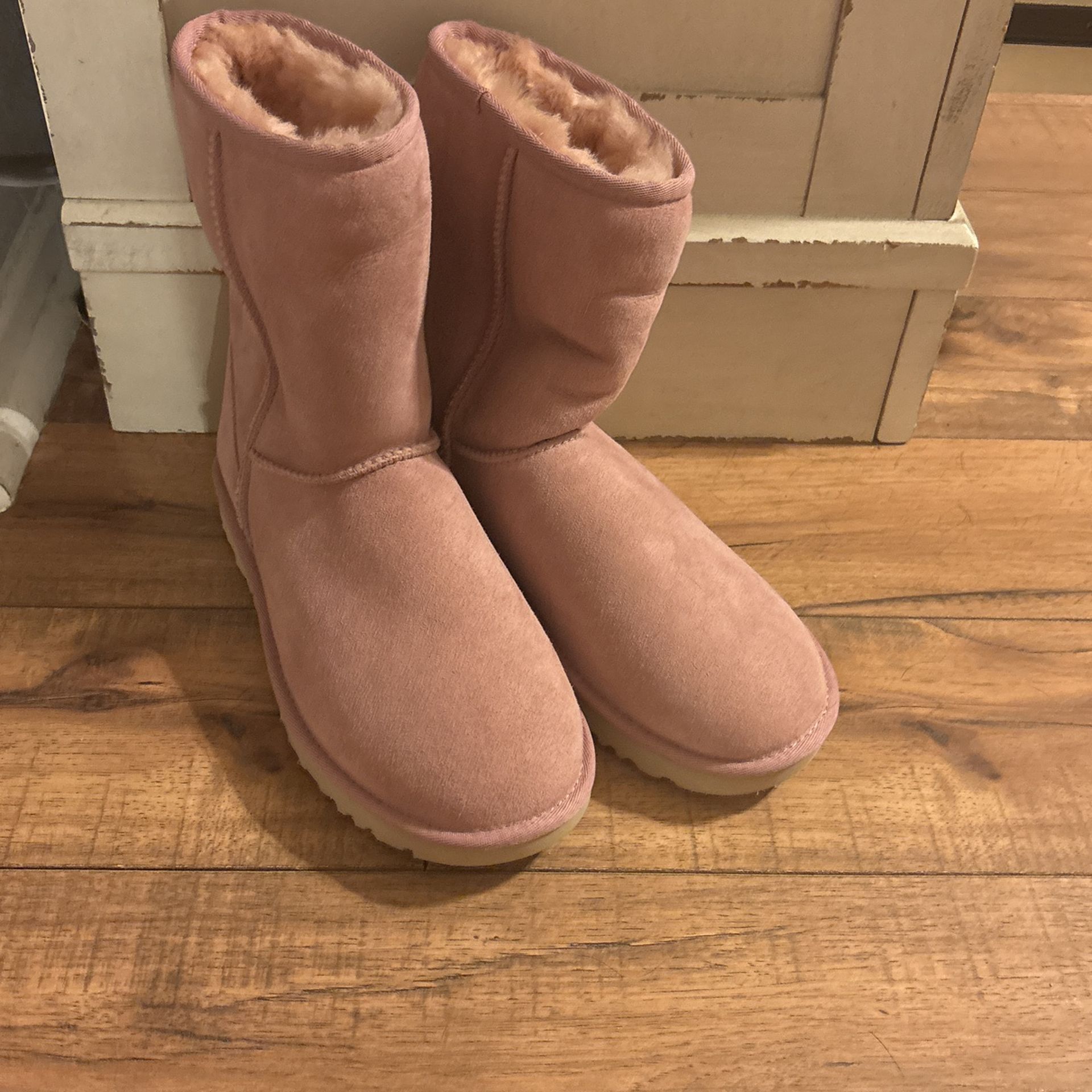 Women’s Size 8 Brand New Pink Ugg Boots