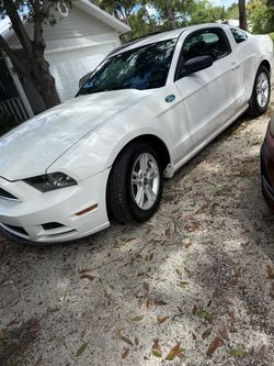 2013 ford mustang hard top automatic!