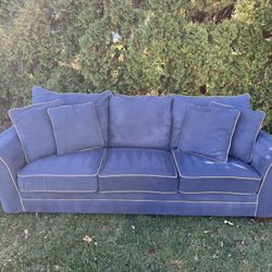 Large Ashley Furniture 3 Seat Couch- Navy Blue w/ 4 pillows(Delivery Available🚗)