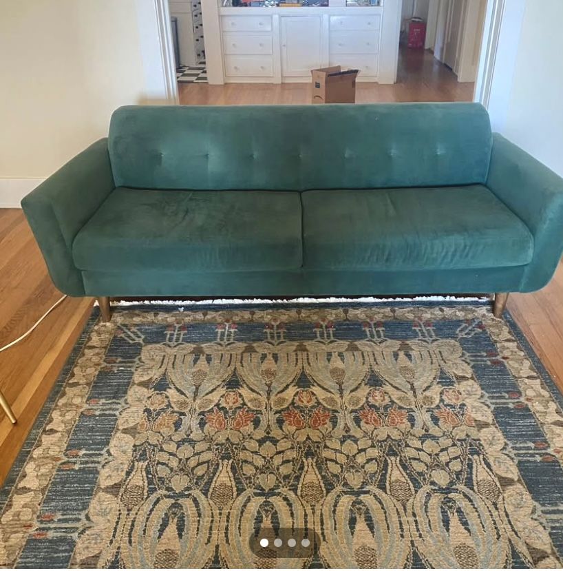 Beautiful Mid Century Velvet Couch 7’x3’x31”