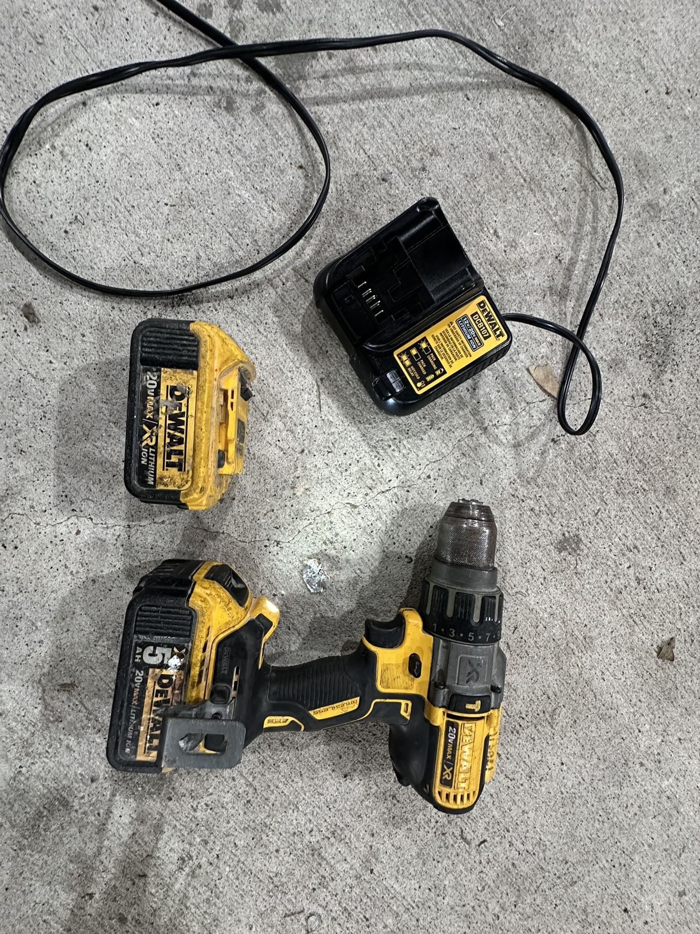 Dewalt Drill With Batterys 