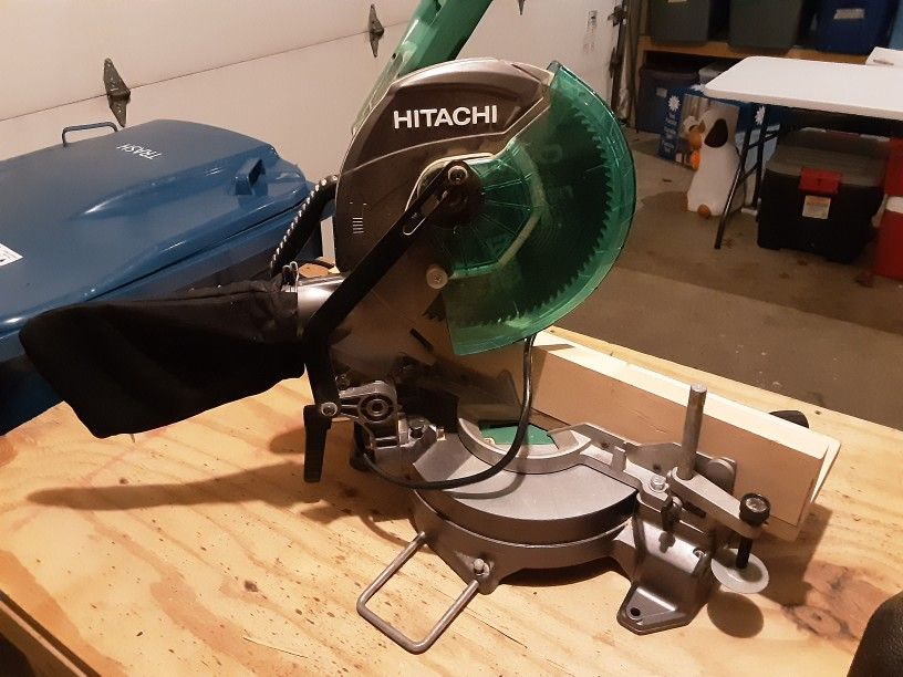 HITACHI 10in Compound Miter Saw