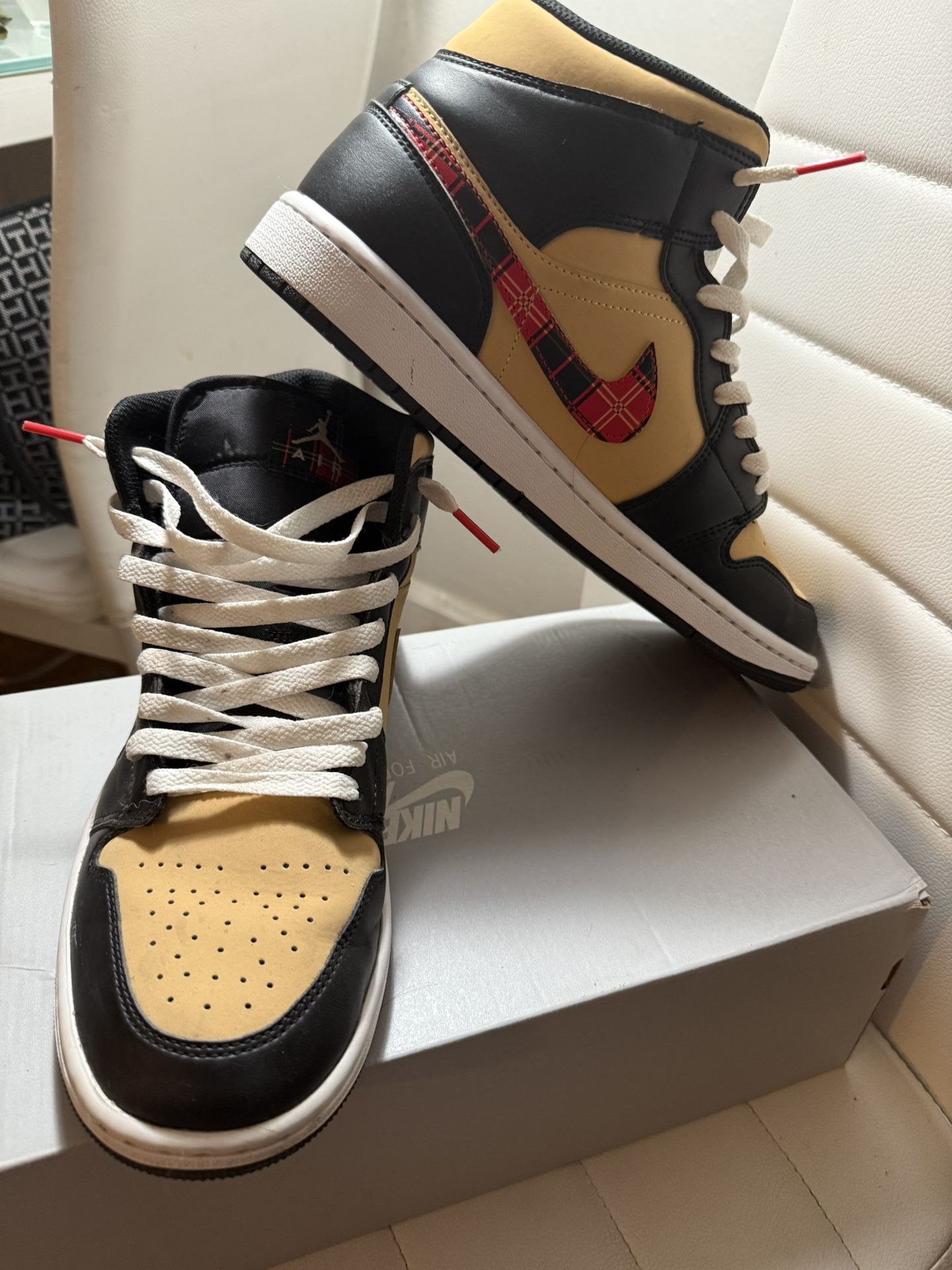 Air Jordan 1 Mid Tartan Swoosh