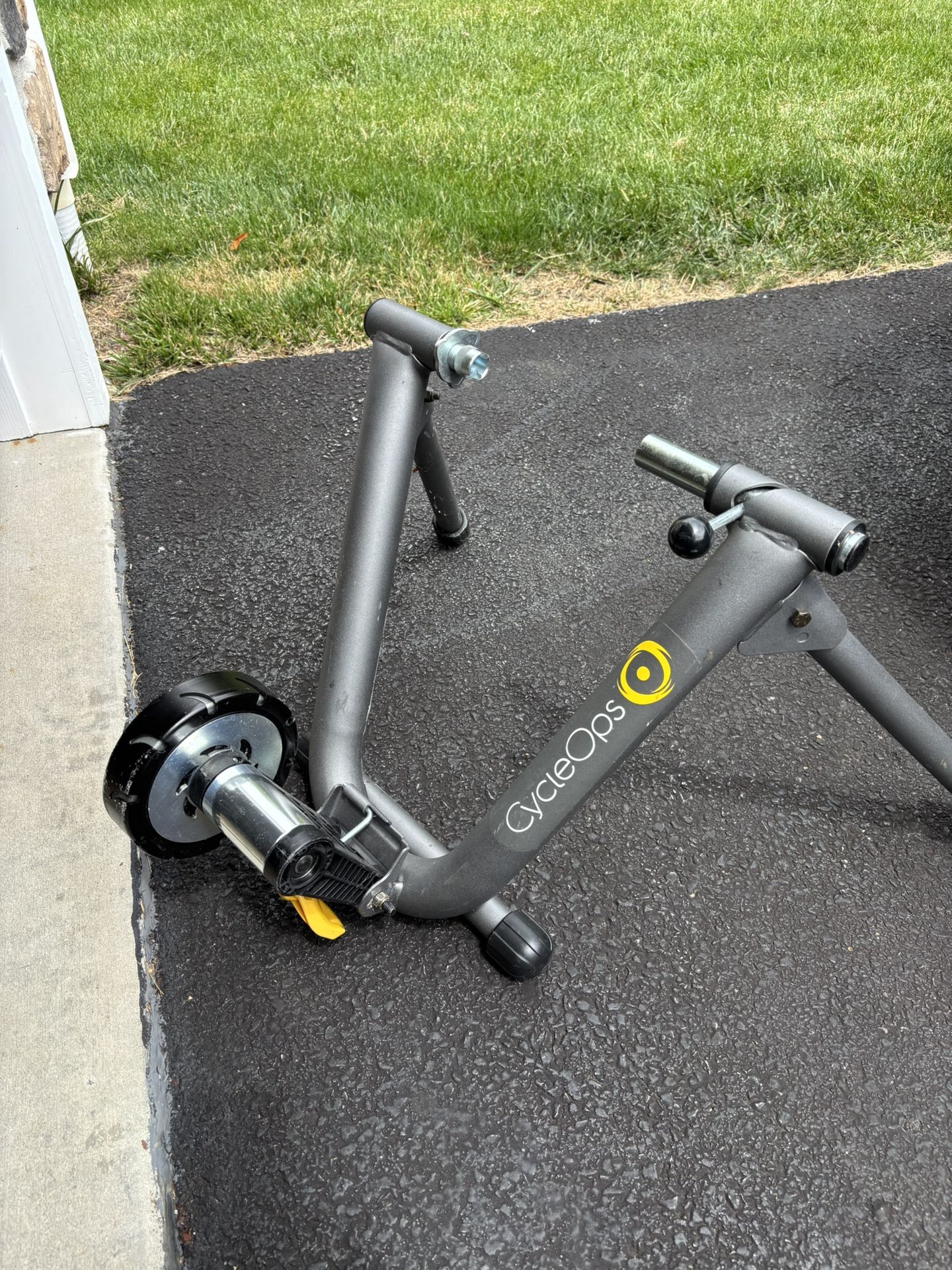 Bicycle trainer